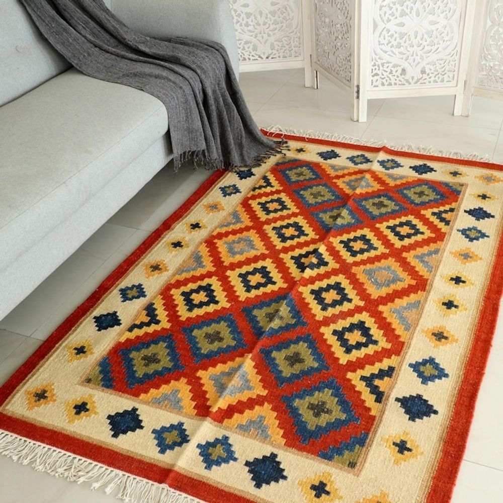 Handcrafted Indian Wool Area Rug 4 x 6 'Hand of Glory'